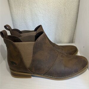 Rocket dog Brown Faux Leather Chelsea Boots women’s size 8